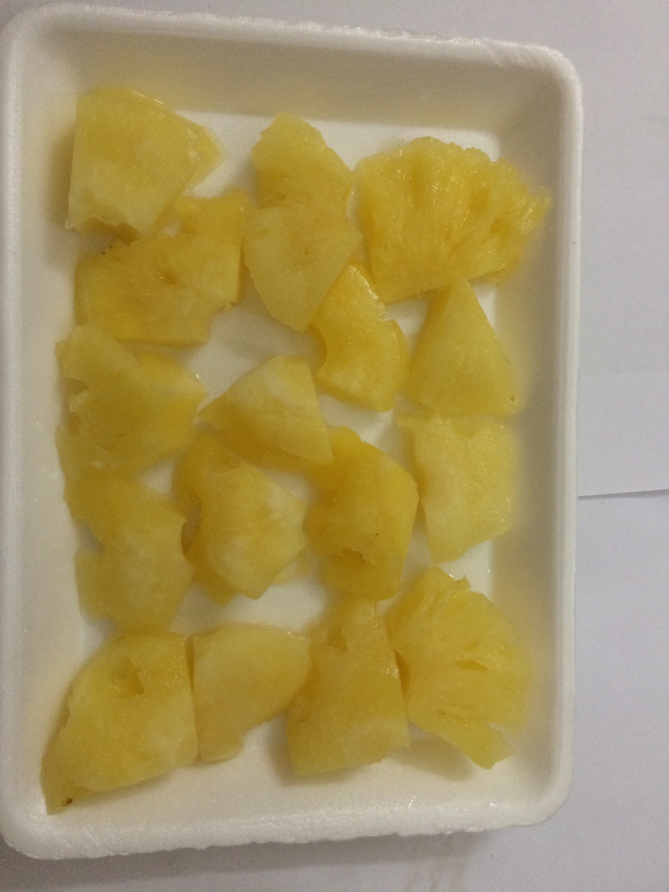 CANNED PINAPPLE PIECES  ( 20 OZ . 30 OZ)